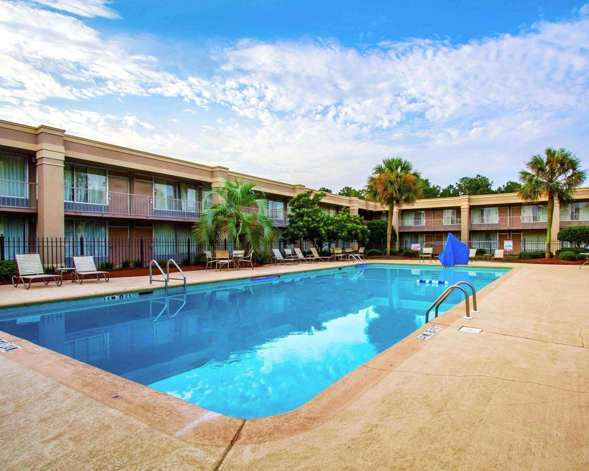 Clarion Inn & Suites Dothan South Esterno foto