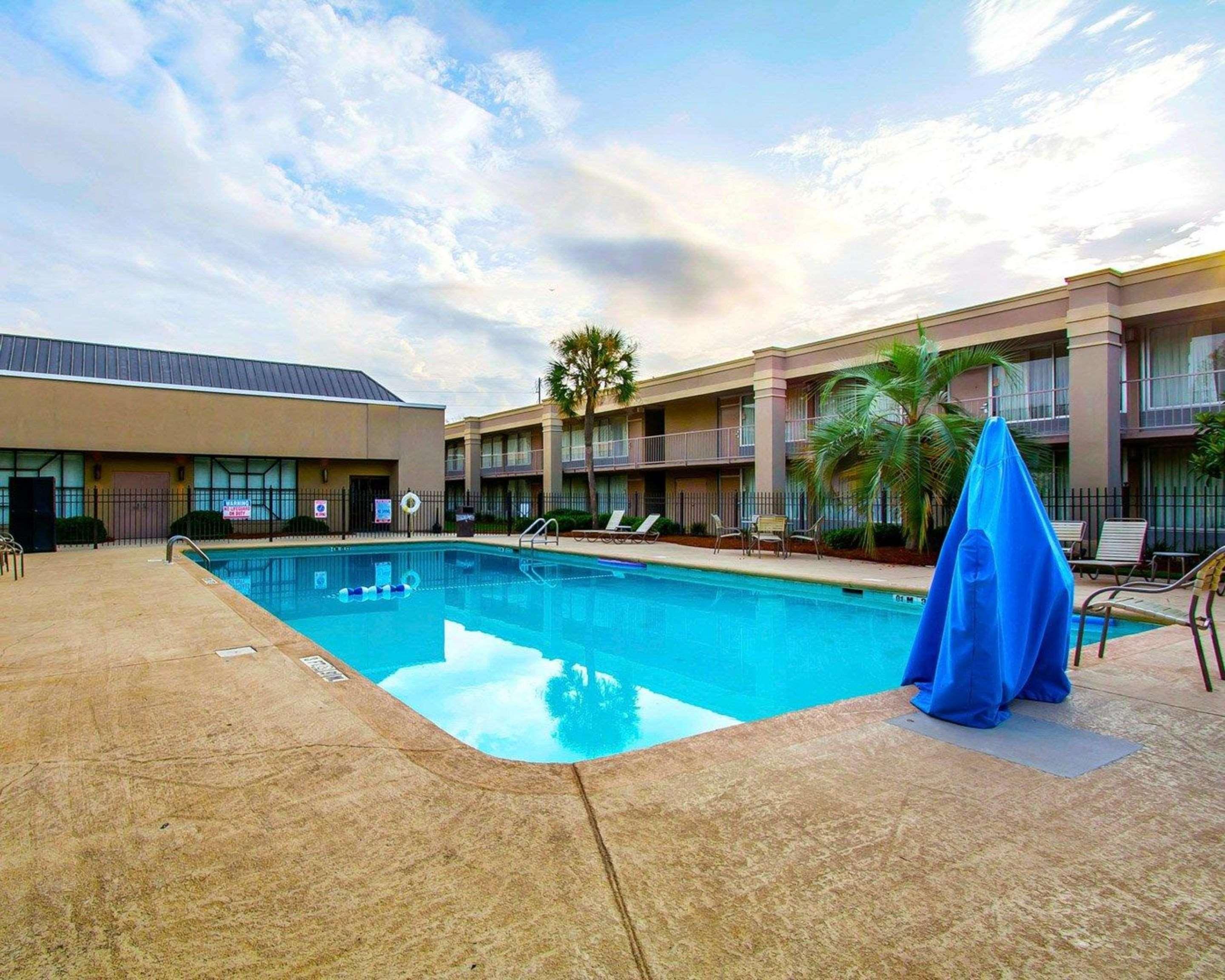 Clarion Inn & Suites Dothan South Esterno foto