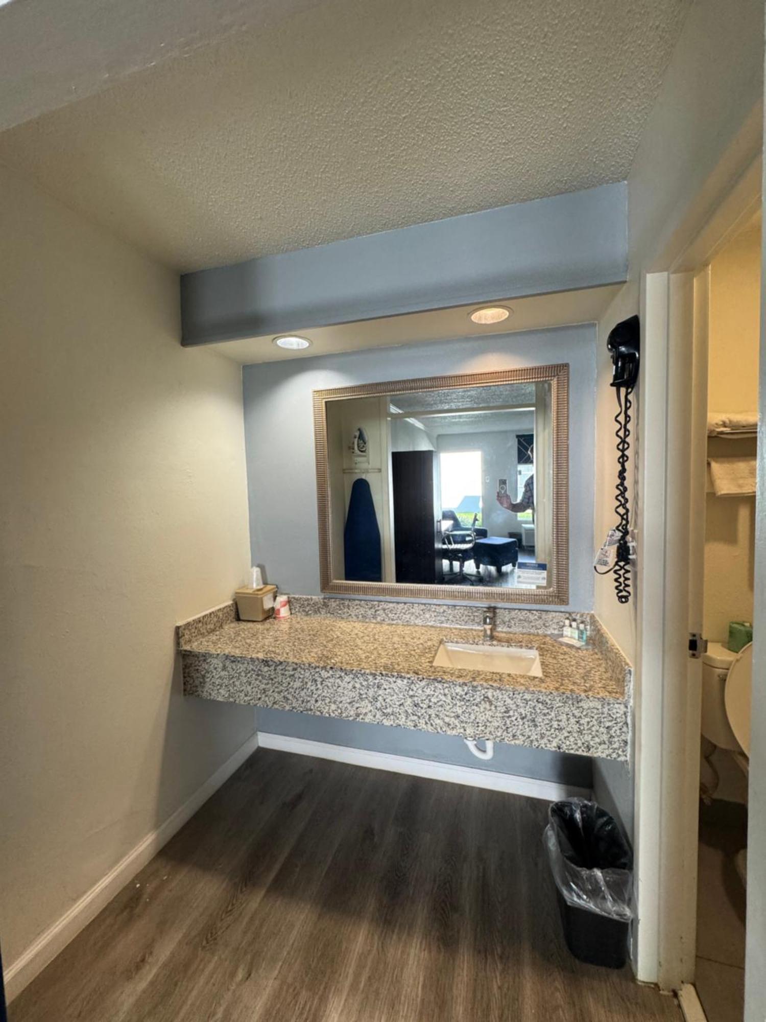 Clarion Inn & Suites Dothan South Esterno foto