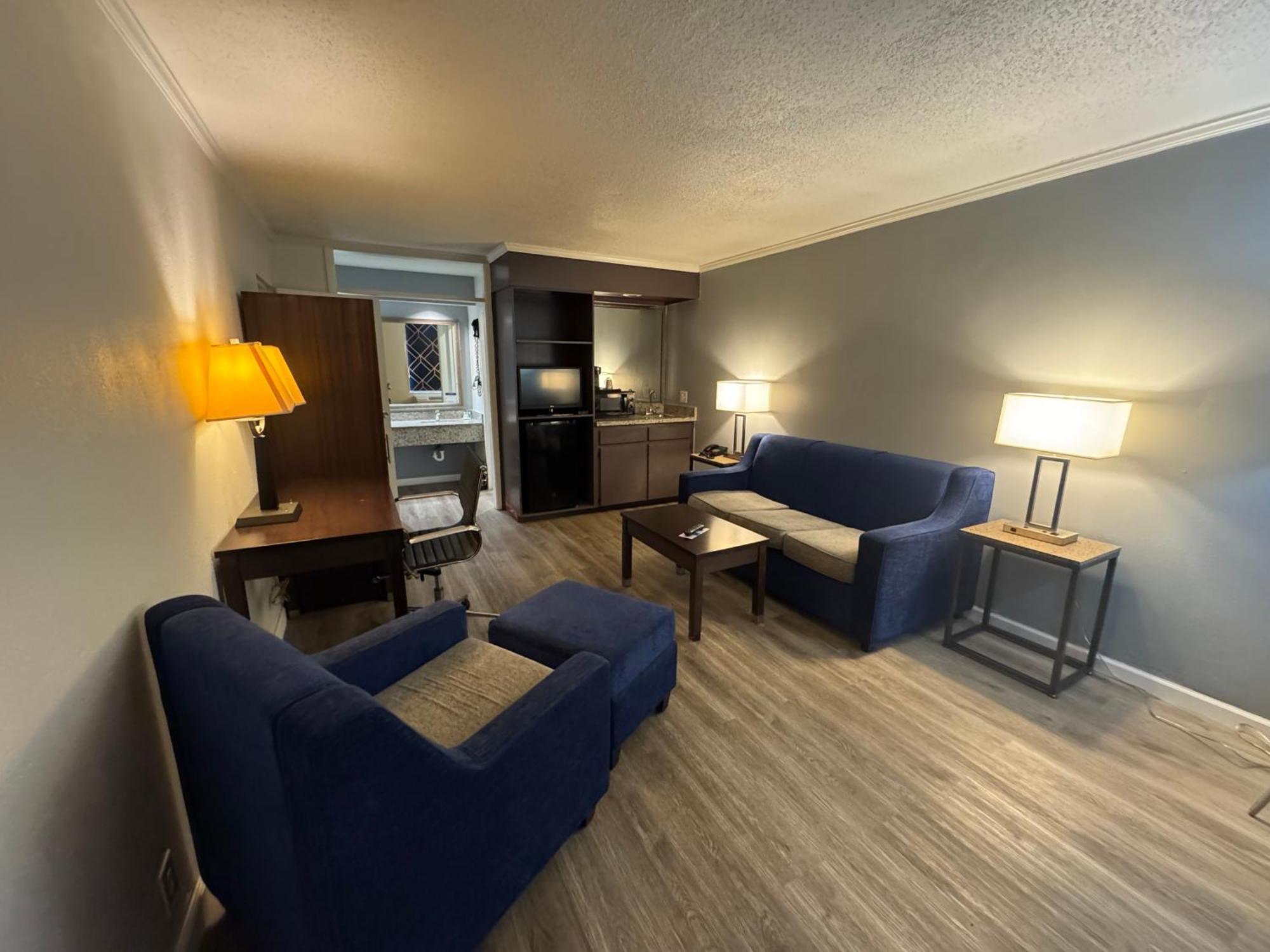 Clarion Inn & Suites Dothan South Esterno foto