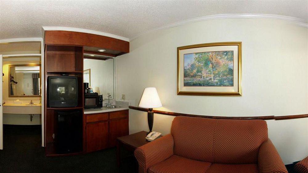 Clarion Inn & Suites Dothan South Esterno foto