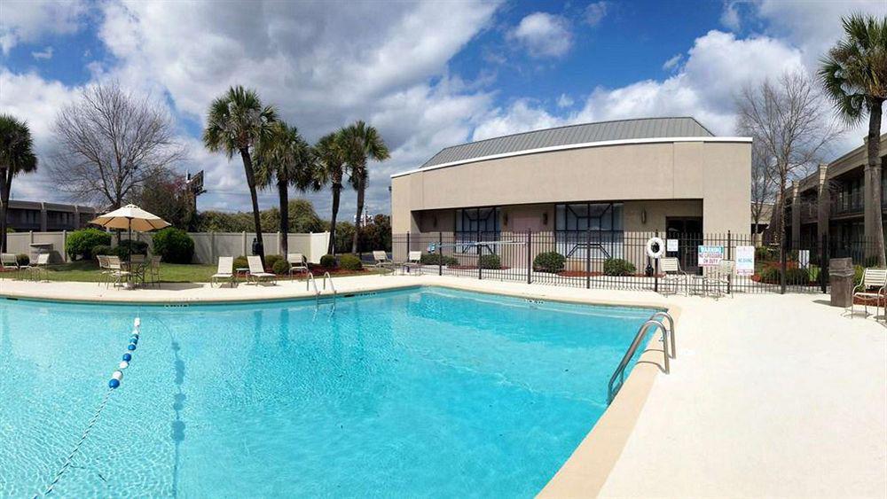 Clarion Inn & Suites Dothan South Esterno foto